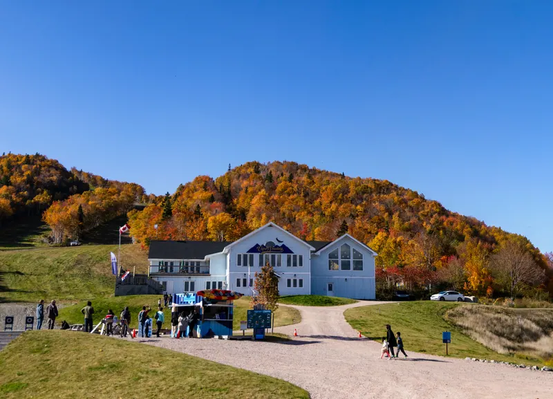 The Cape restaurant lodge at the base of Cape Smokey among autumn-coloured hills